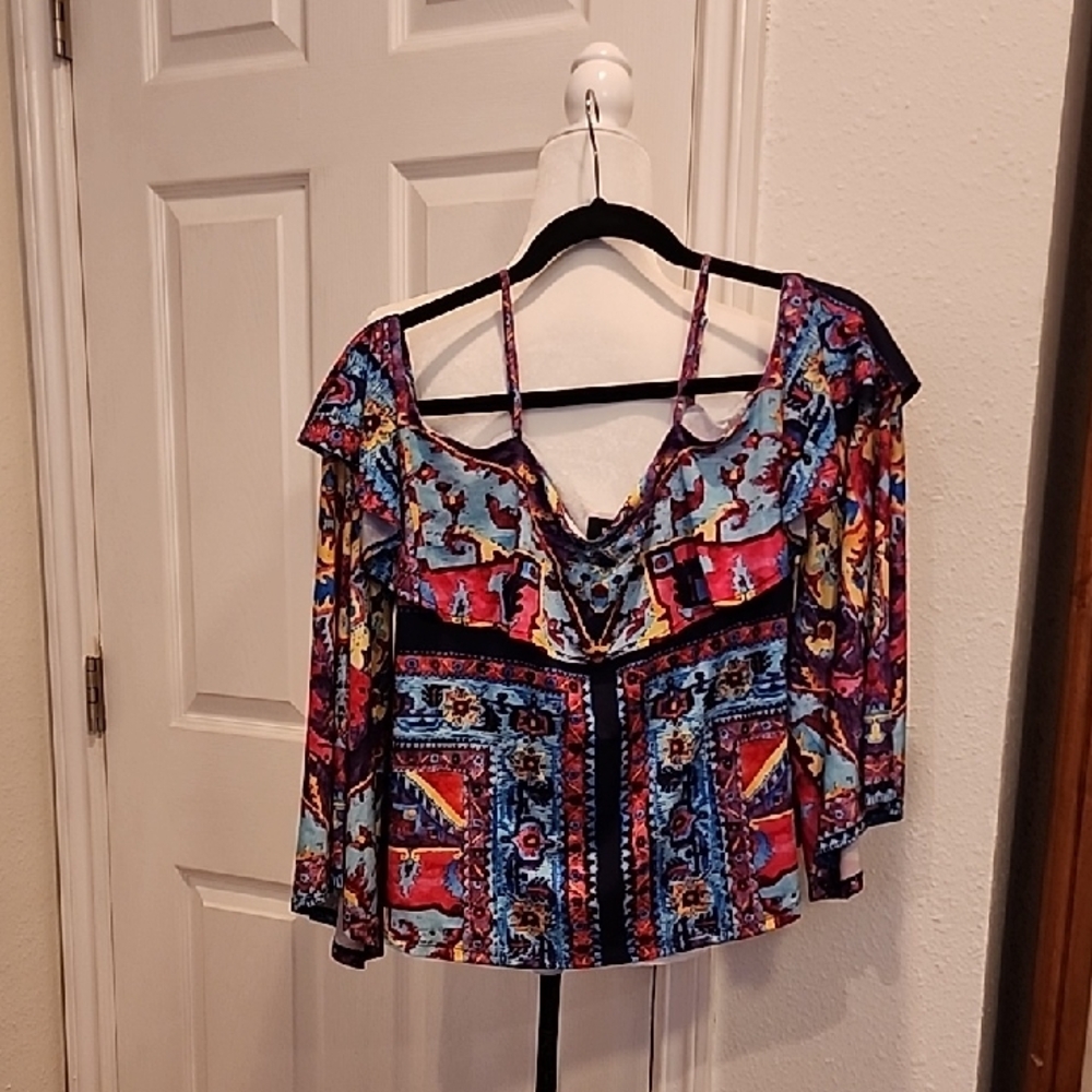 NWT Alexa Admor Abstract Colored Top. Sz M